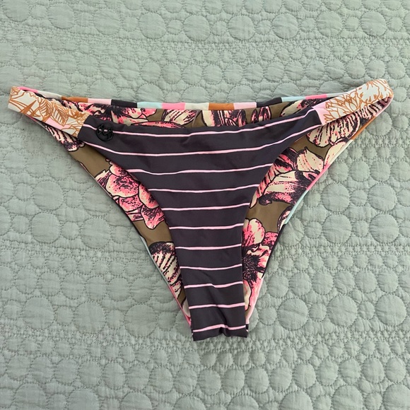 MAAJI Cheeky Cut Reversible Bottoms - Picture 1 of 2